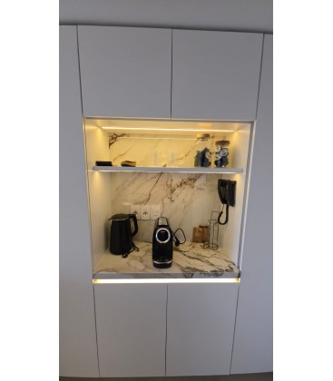 Cocina en mdf laqueado y perfil gola con luz